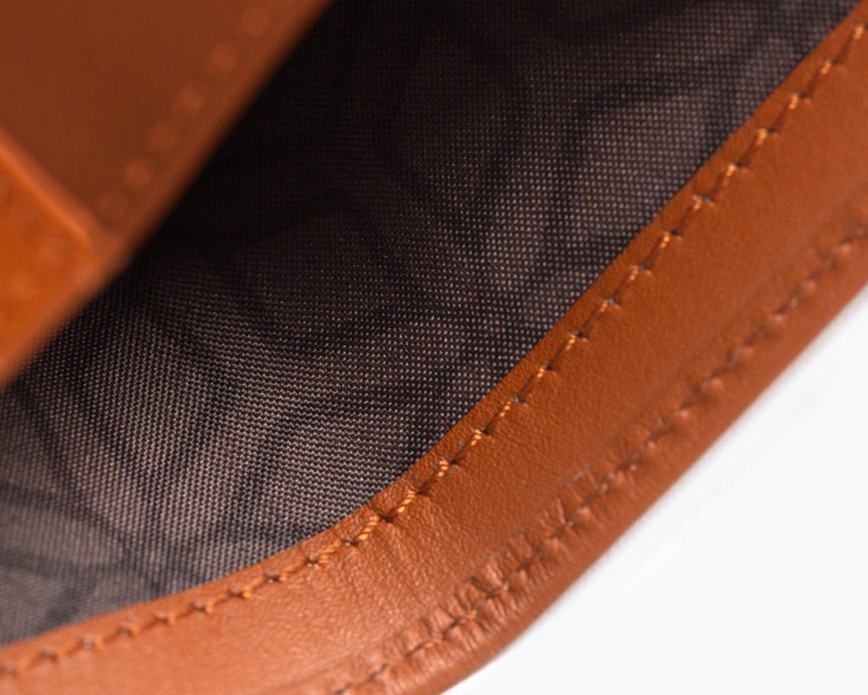 ÉTUI PORTEFEUILLE BIFOLD EN CUIR - LA COLLECTION ESSENTIELLE